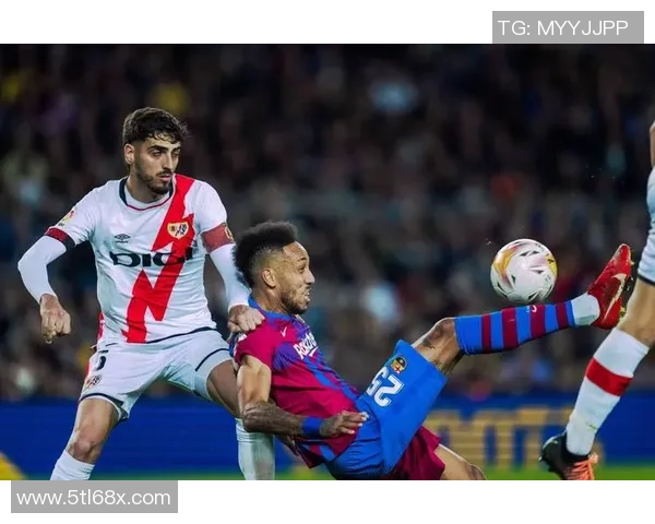 塞维利亚主场迎战巴萨争夺西甲冠军争夺战的关键一役 塞维利亚主场迎战巴萨争夺西甲冠军争夺战的关键一役